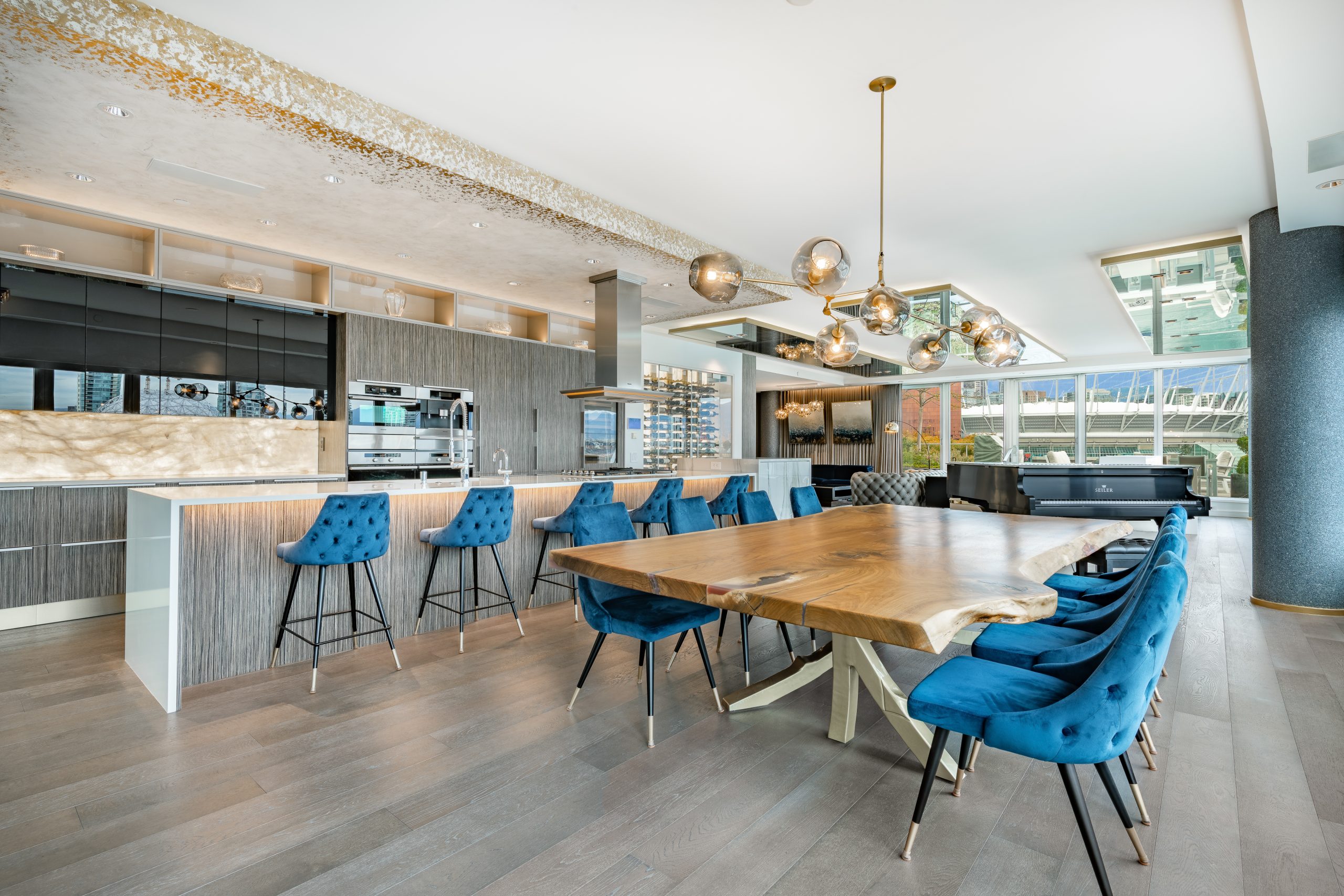 AQUA VISTA PENTHOUSE