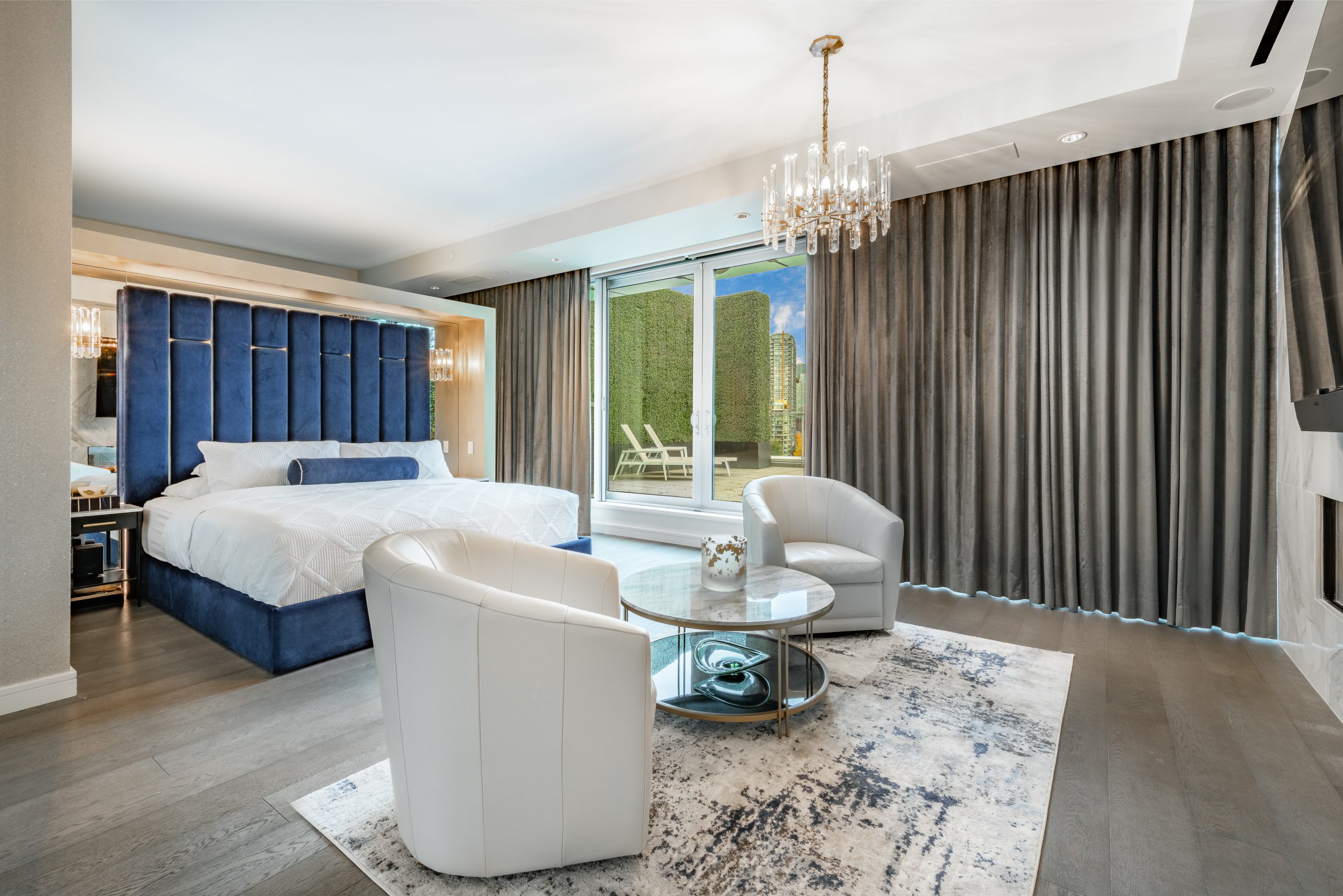 AQUA VISTA PENTHOUSE