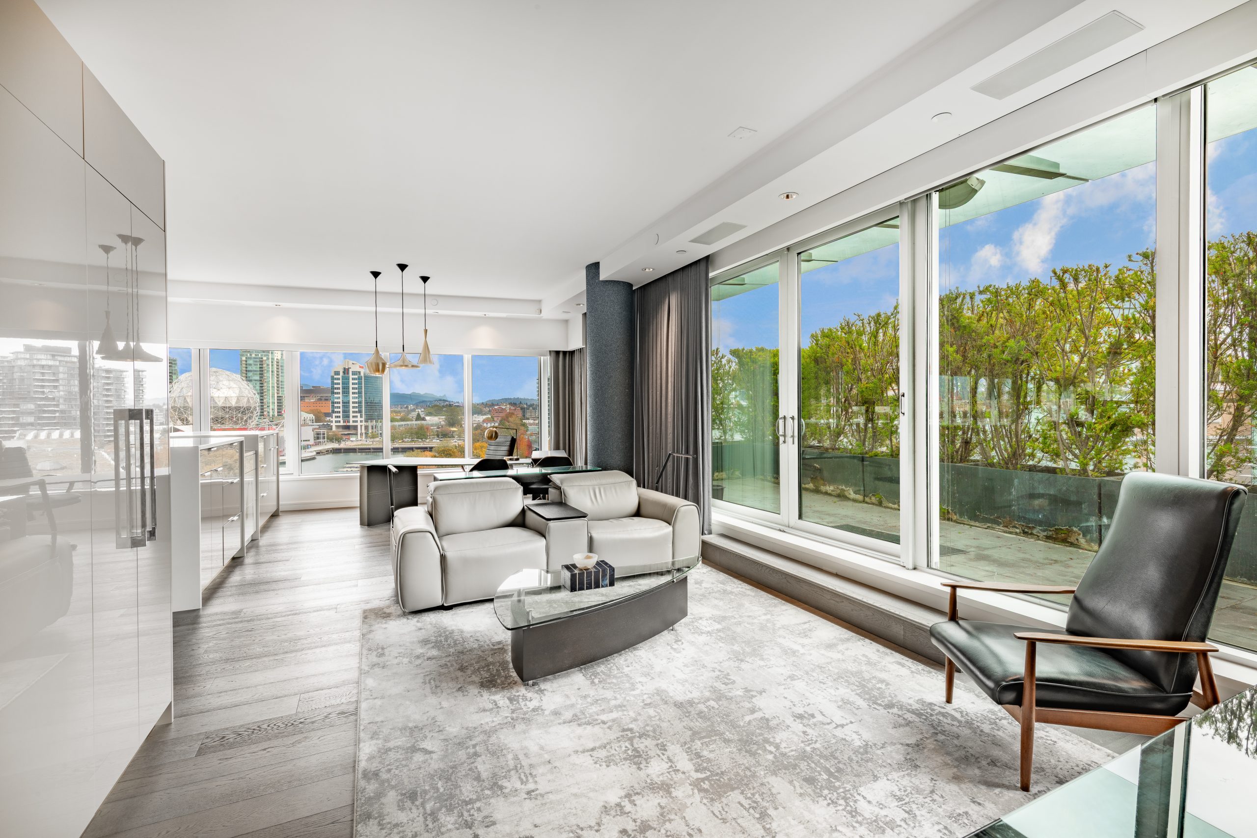 AQUA VISTA PENTHOUSE