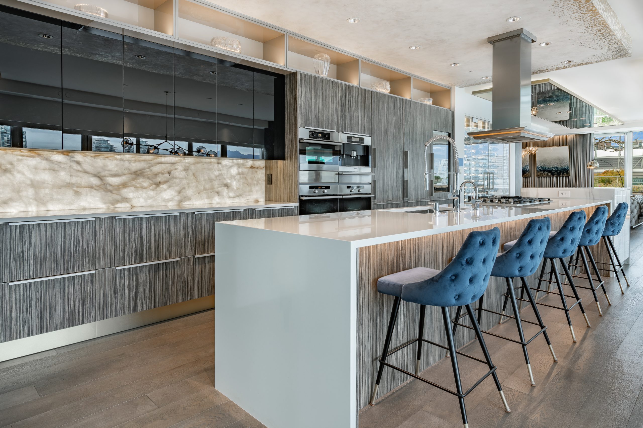 AQUA VISTA PENTHOUSE