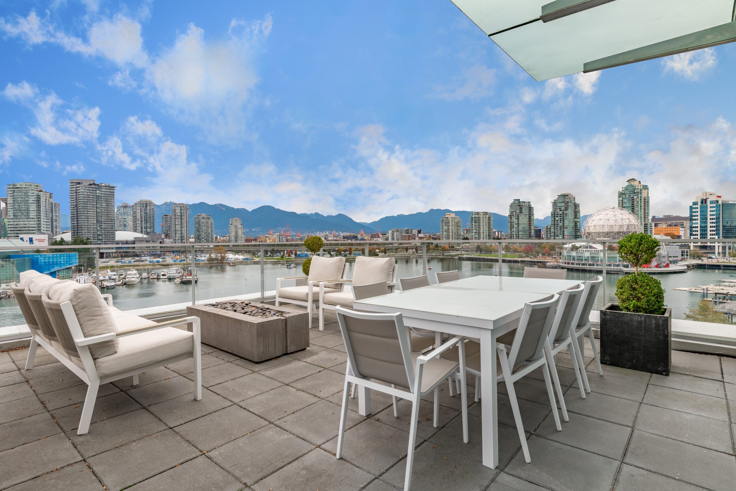 AQUA VISTA PENTHOUSE